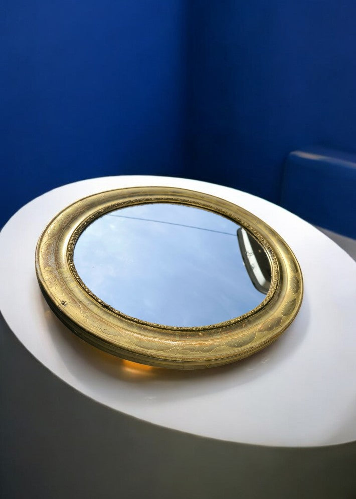 Miroir ovale doré à la feuille vers 1850