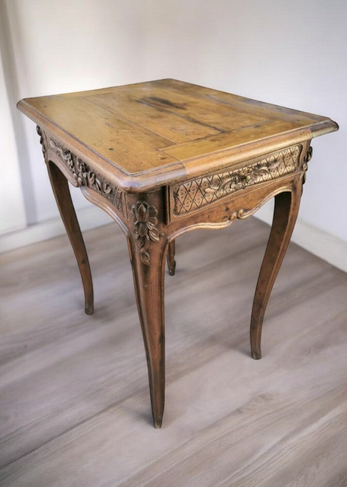 Petite Table de Changeur en Noyer du XVIIIème Siècle