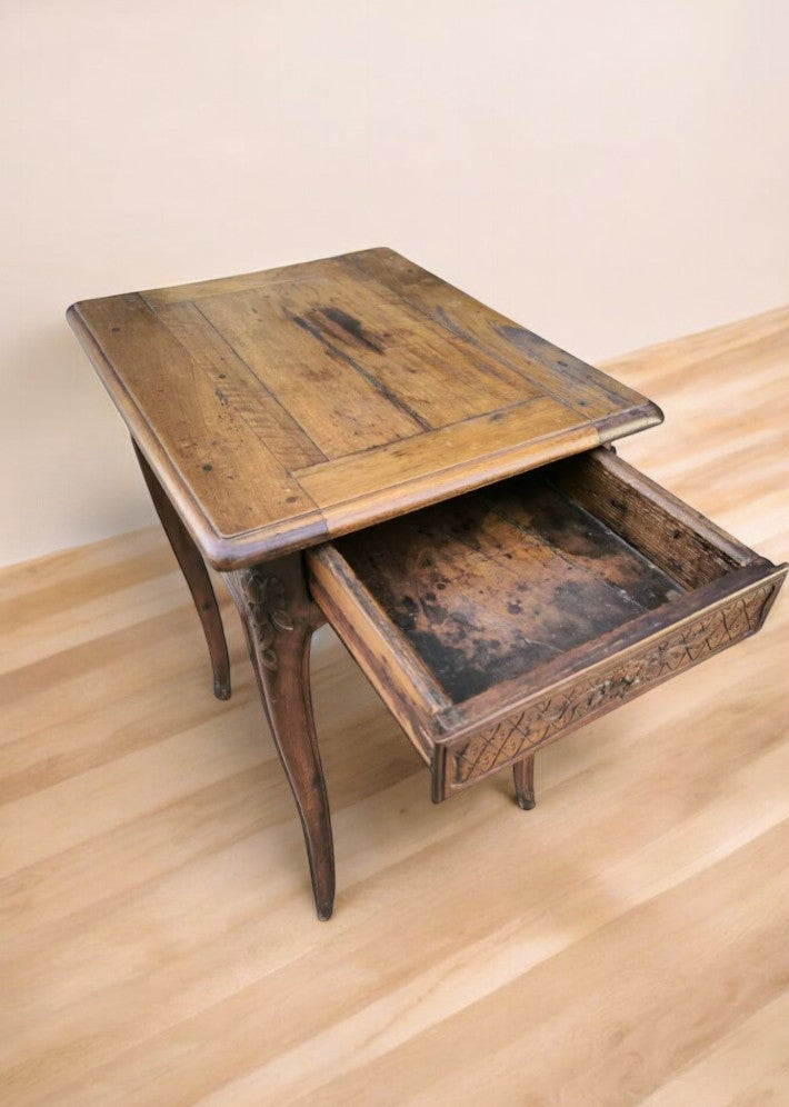 Petite Table de Changeur en Noyer du XVIIIème Siècle