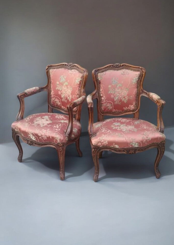 Paire de Fauteuils Cabriolets de Style Louis XV