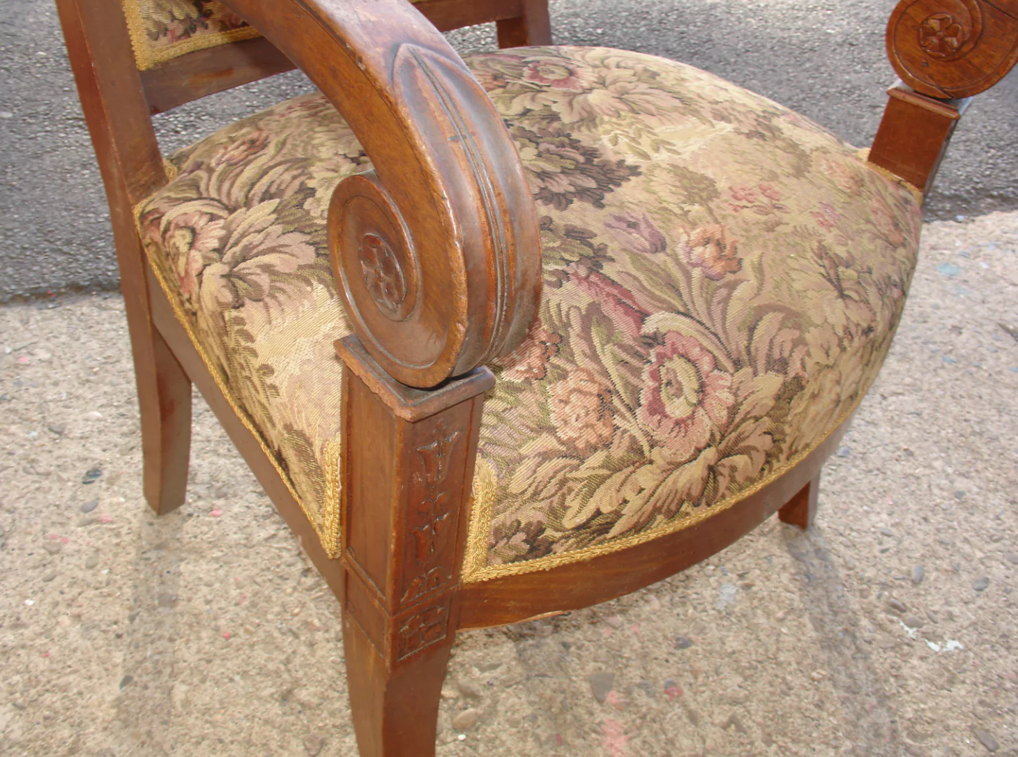 Fauteuil en Noyer Époque Consulat