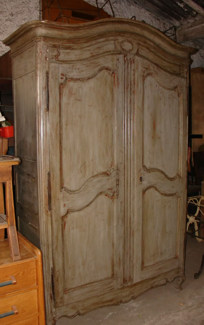 Armoire d'époque Transition Louis XV-Louis XVI Relookée