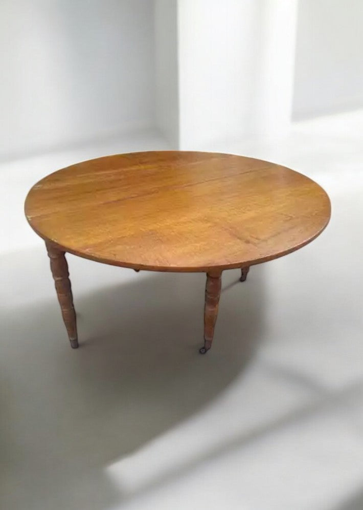 Table-console demi lune en noyer vers 1840