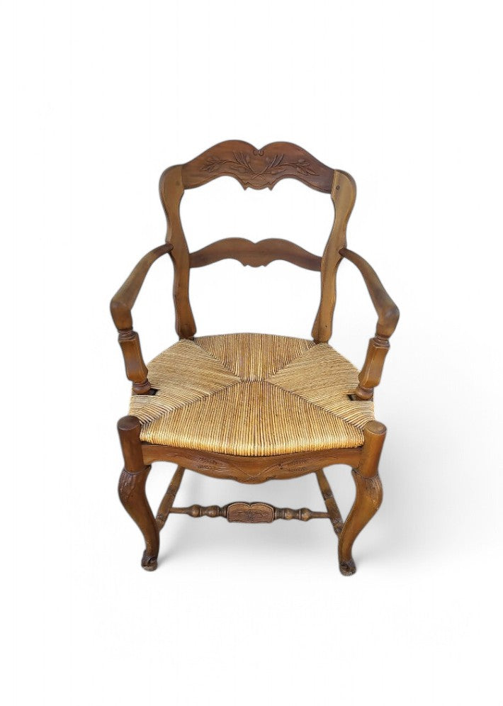 Fauteuil provençal en noyer paillé