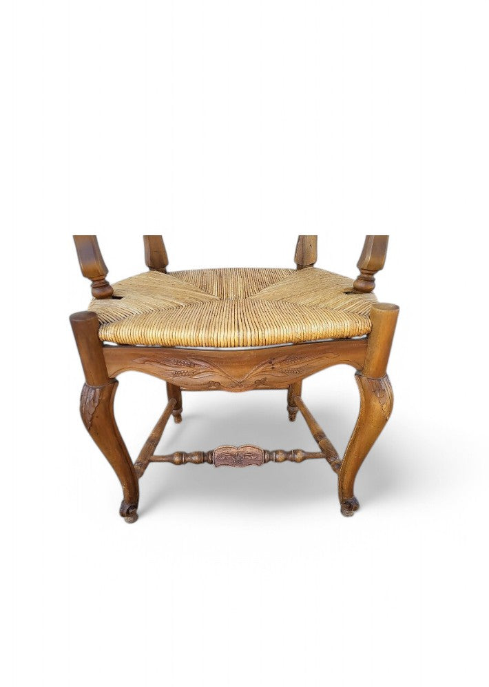 Fauteuil provençal en noyer paillé