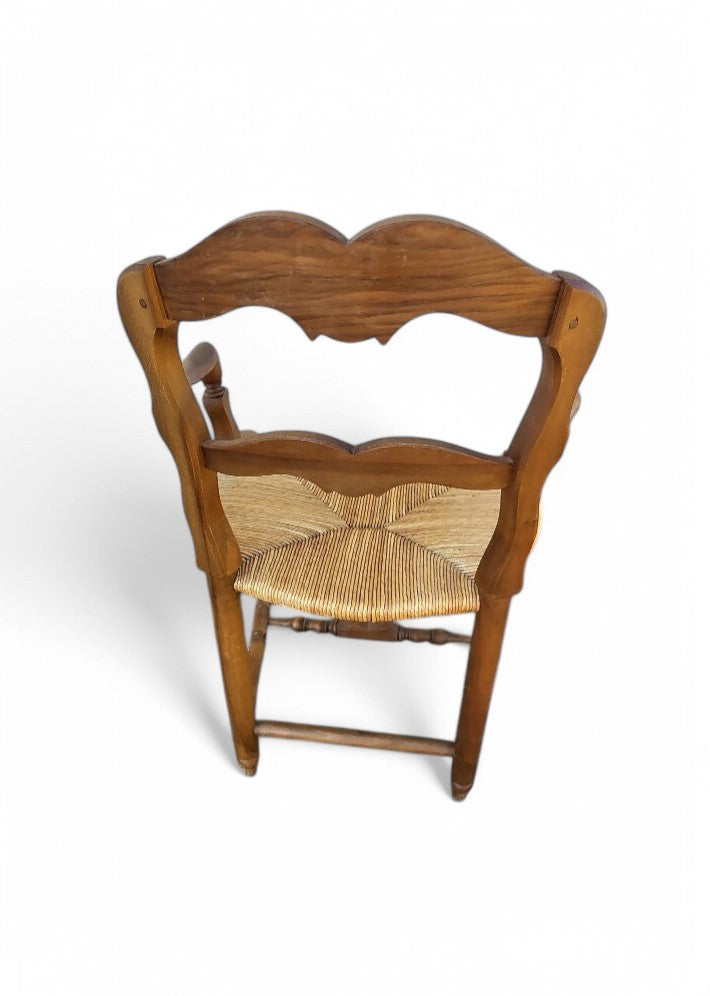 Fauteuil provençal en noyer paillé