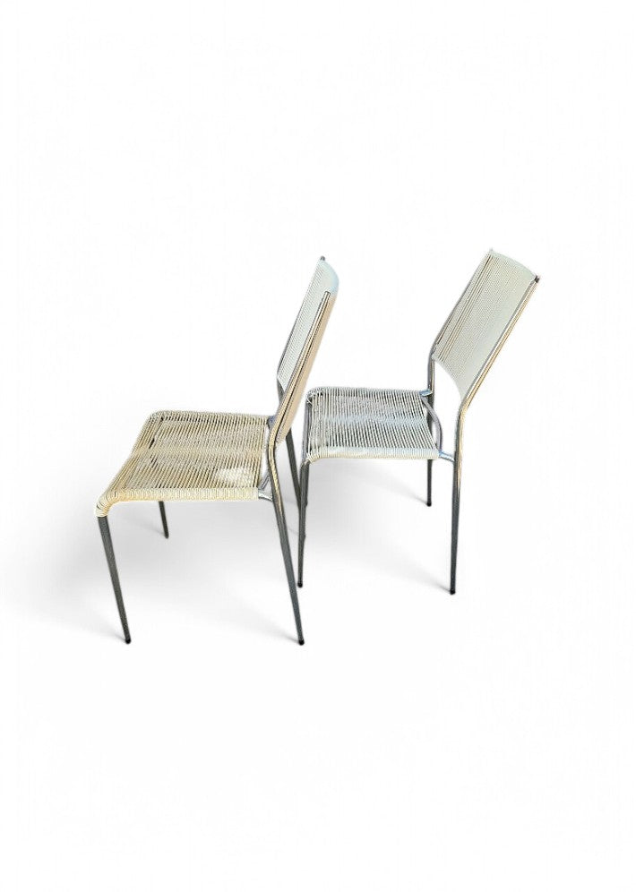 Paire de chaises scoubidou blanches et chromées 1960