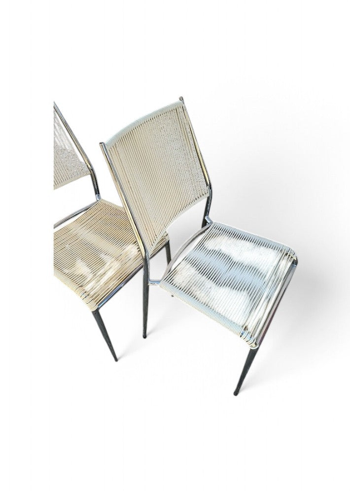 Paire de chaises scoubidou blanches et chromées 1960