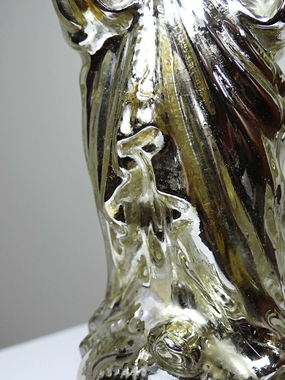 Ancienne petite vierge en verre églomisée polychrome XIXe - Ethic Atelier