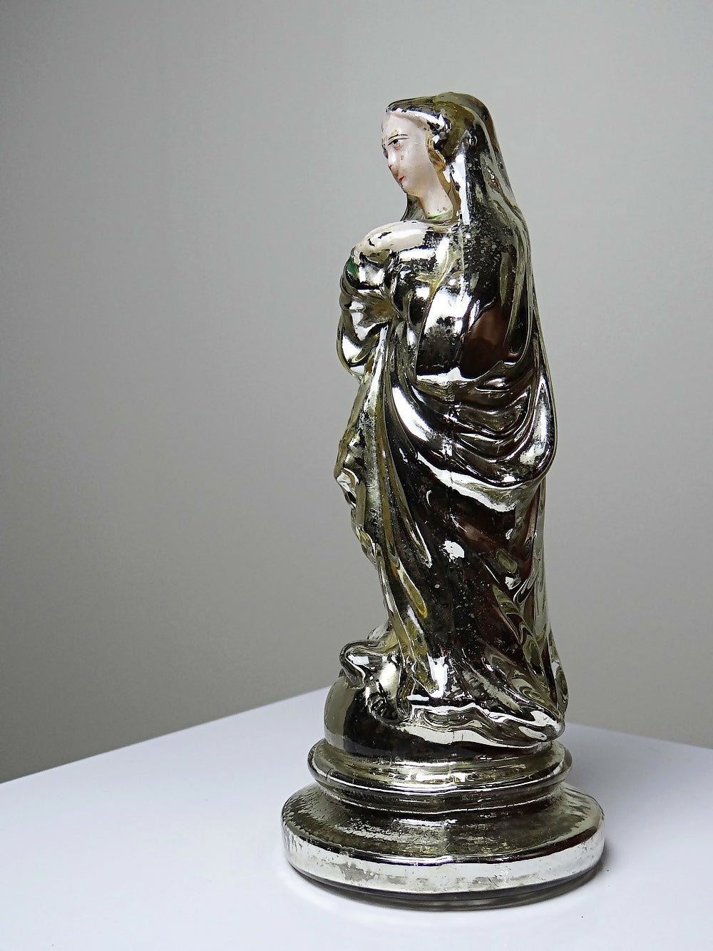 Ancienne petite vierge en verre églomisée polychrome XIXe - Ethic Atelier