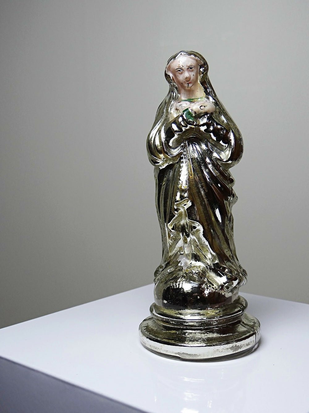 Ancienne petite vierge en verre églomisée polychrome XIXe - Ethic Atelier