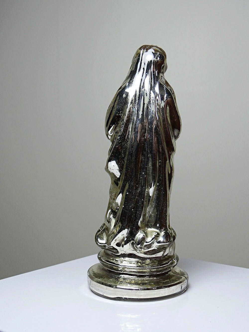 Ancienne petite vierge en verre églomisée polychrome XIXe - Ethic Atelier