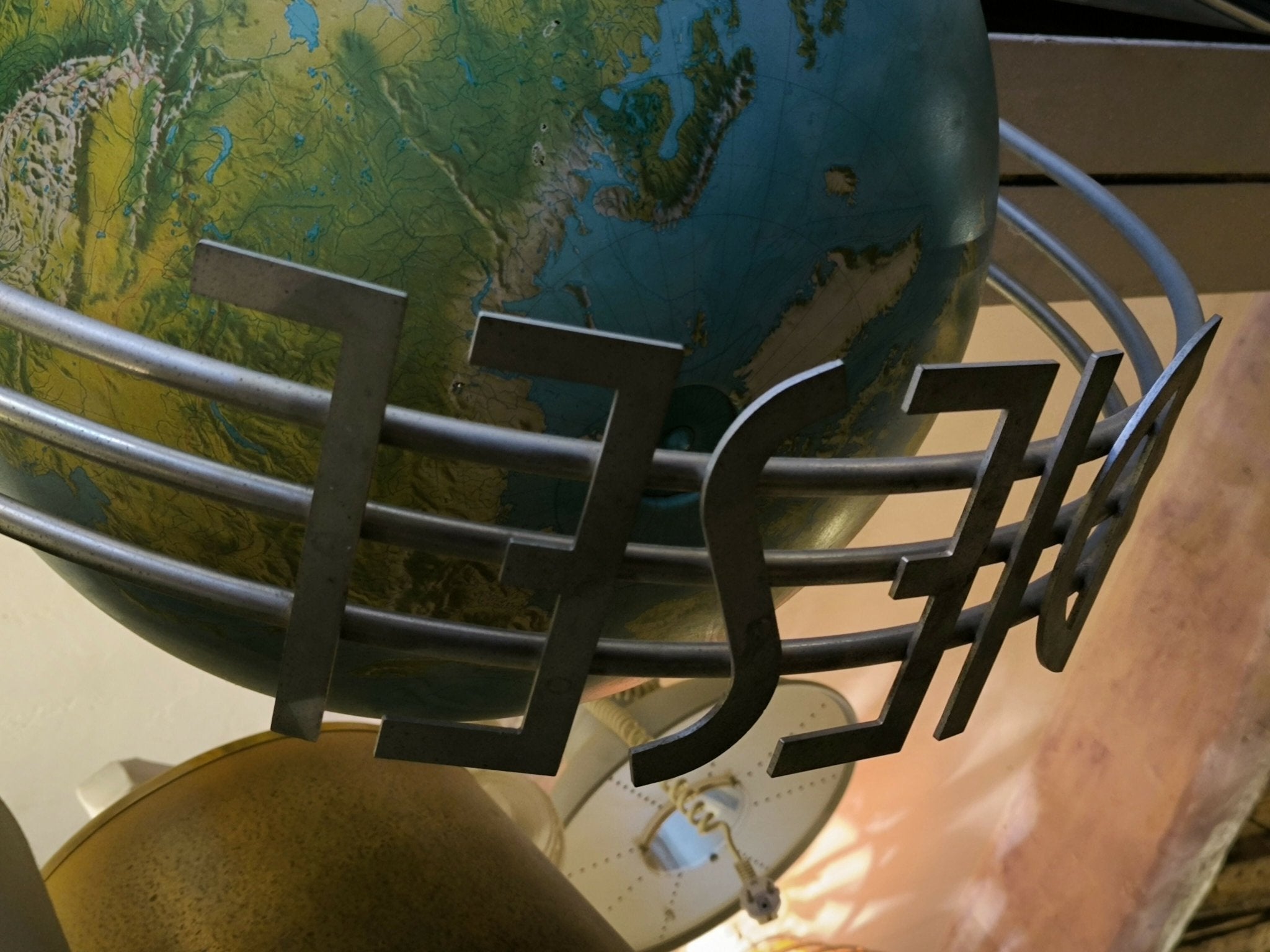 Applique mappemonde lumineuse DIESEL pour Morrison Hotel - Ethic Atelier