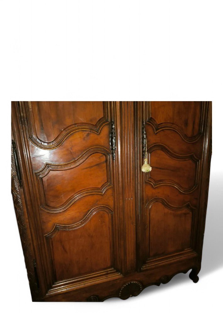 Armoire chapeau de gendarme du XVIIIe siècle en noyer - Ethic Atelier