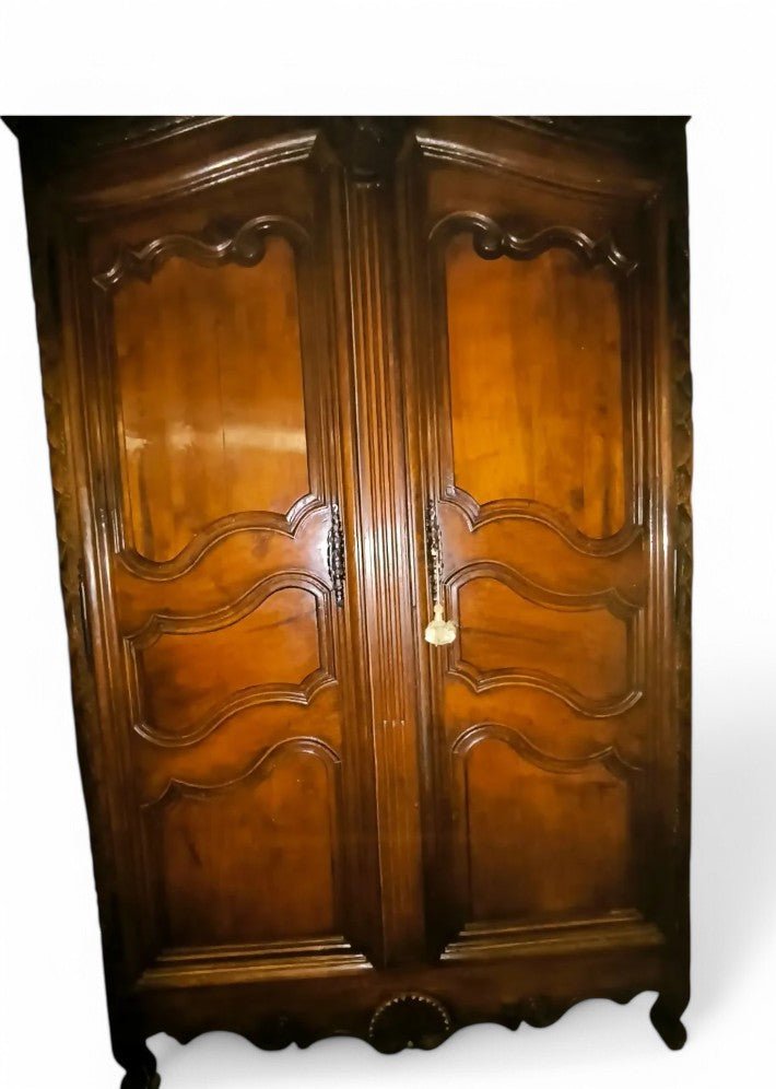 Armoire chapeau de gendarme du XVIIIe siècle en noyer - Ethic Atelier