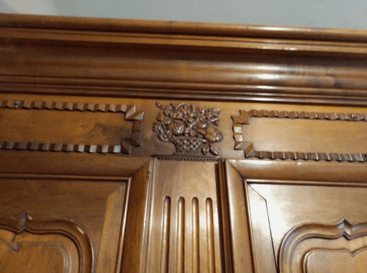 Armoire en noyer massif époque transtion et datant de la fin du XVIII - Ethic Atelier