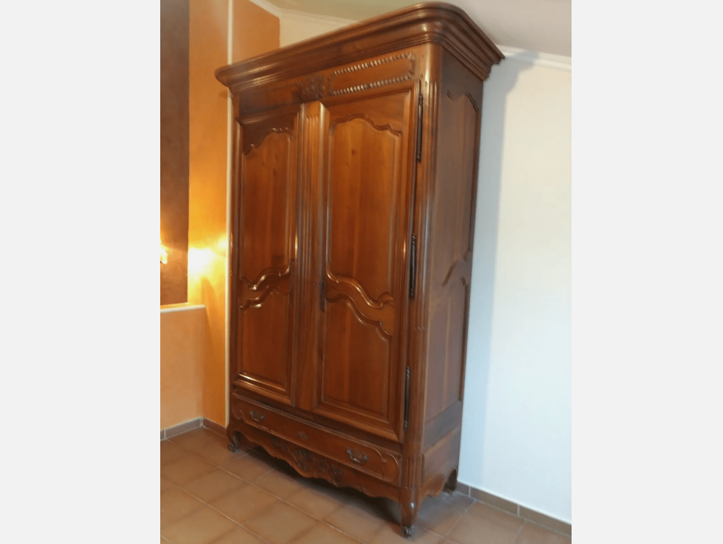 Armoire en noyer massif époque transtion et datant de la fin du XVIII - Ethic Atelier