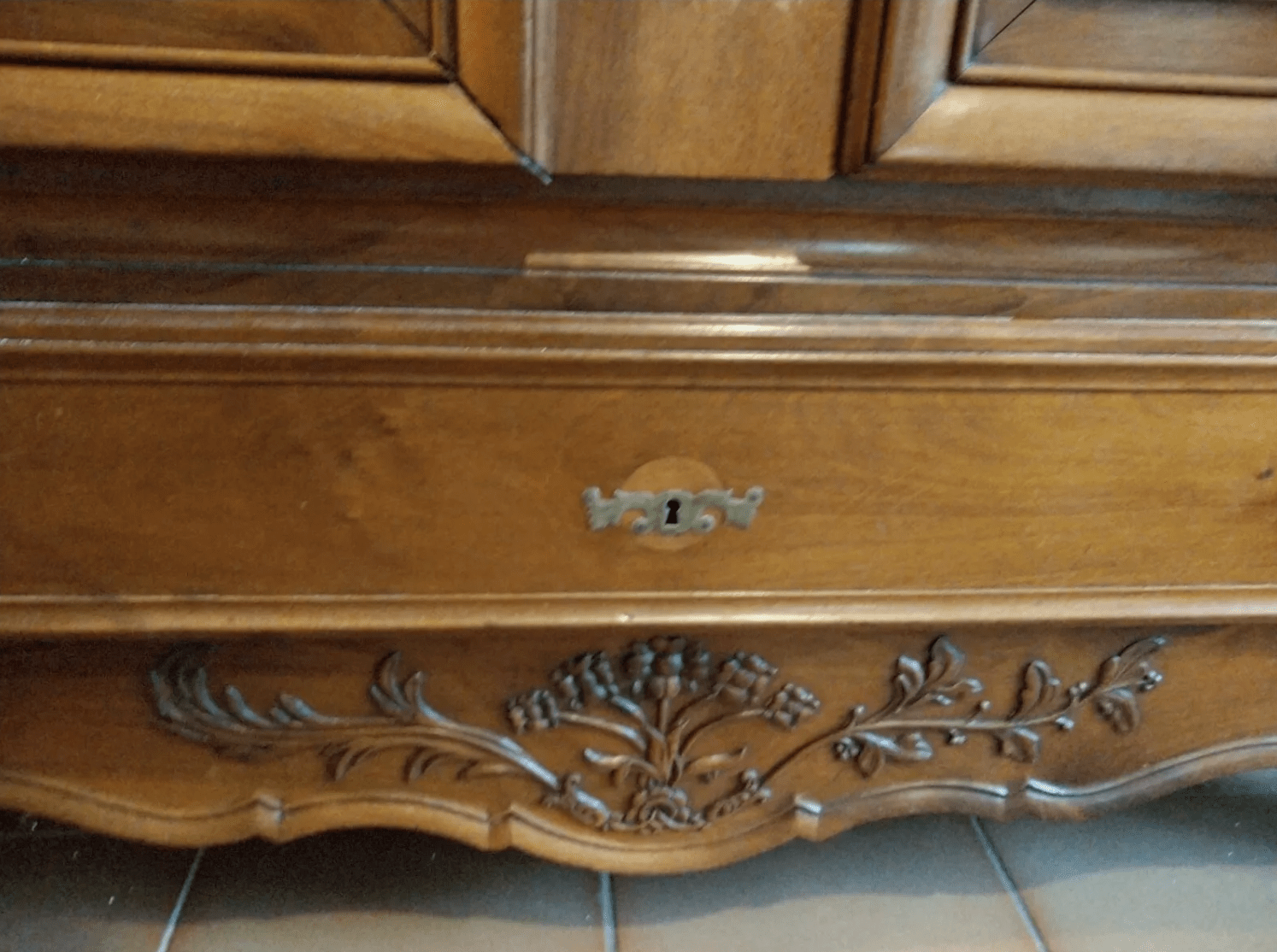 Armoire en noyer massif époque transtion et datant de la fin du XVIII - Ethic Atelier