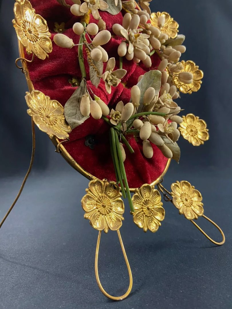 Bouquet de Mariée Napoléon III sur Fond Velours Bordeaux & Métal Doré à l'Oiseau - Ethic Atelier