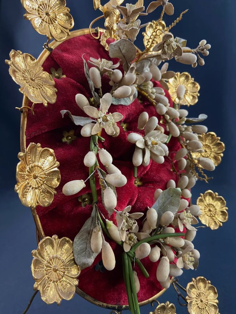 Bouquet de Mariée Napoléon III sur Fond Velours Bordeaux & Métal Doré à l'Oiseau - Ethic Atelier