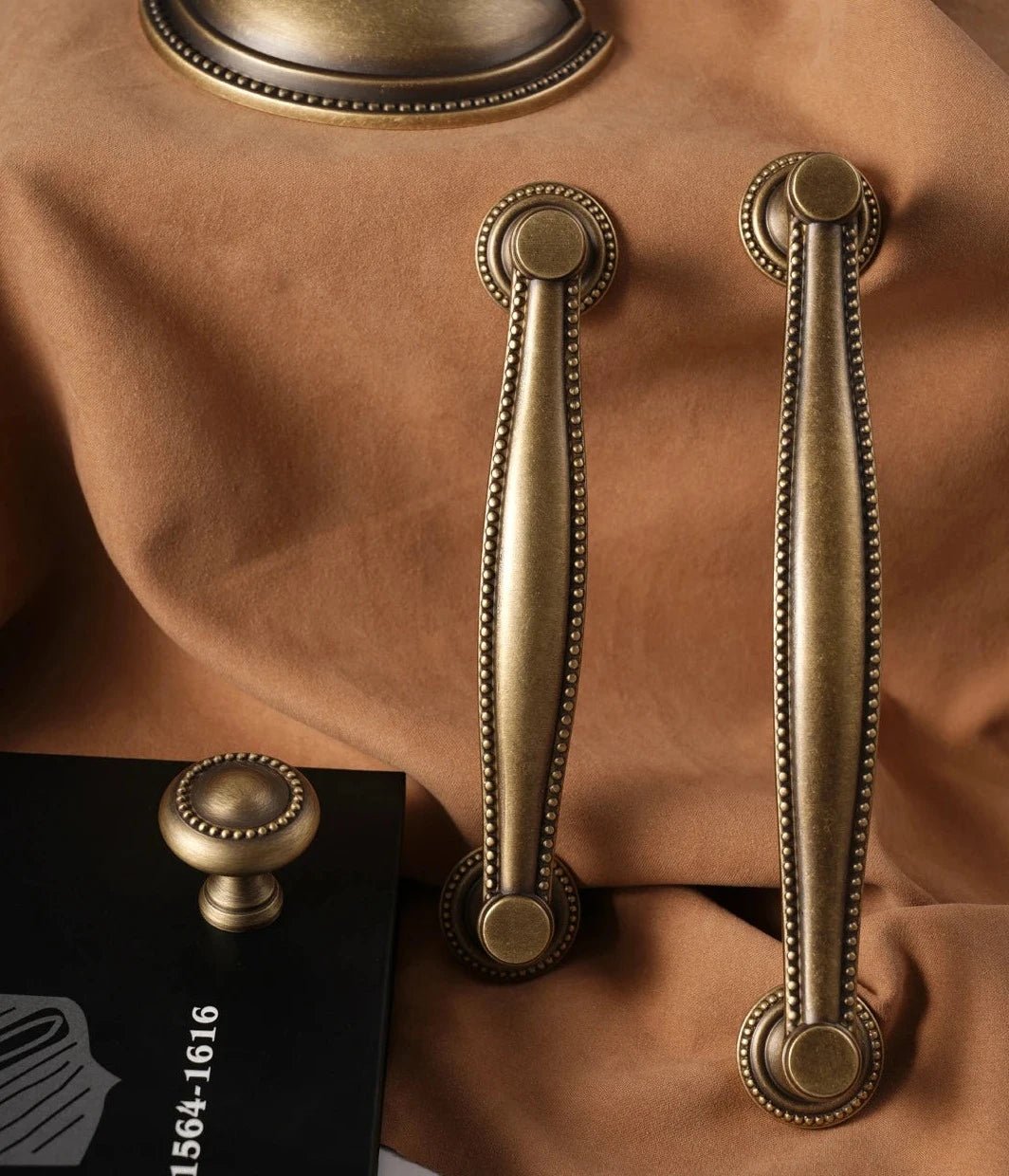 Bouton de porte MAXIME en laiton massif bronze vintage, poignée en coquille - DIY quincaillerie de meubles - Ethic Atelier