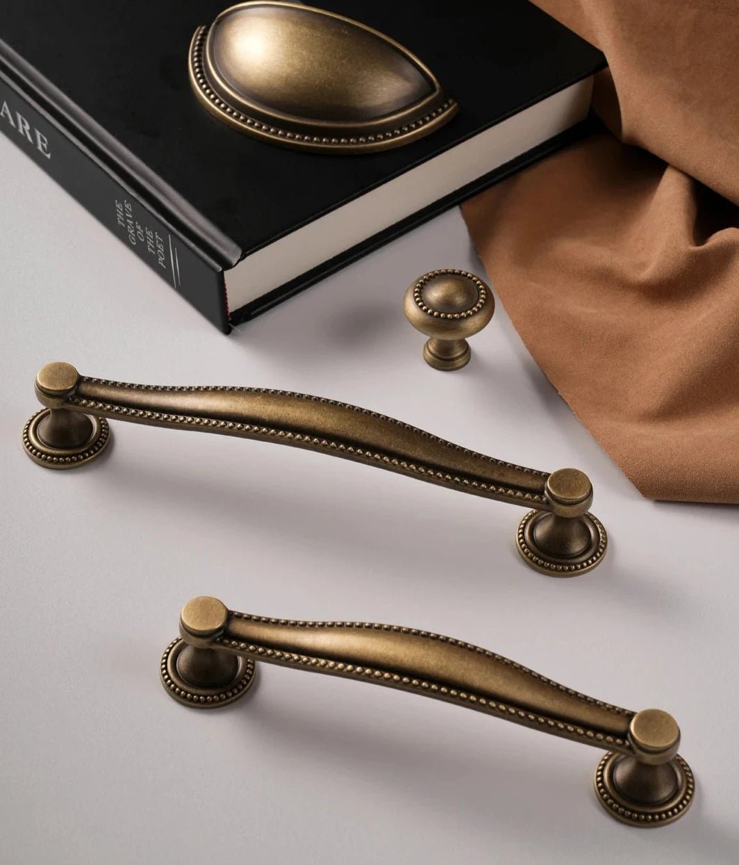 Bouton de porte MAXIME en laiton massif bronze vintage, poignée en coquille - DIY quincaillerie de meubles - Ethic Atelier