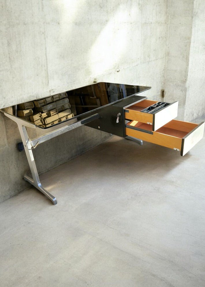 Bureau en Fonte d'Aluminium avec Plateau Verre Fumé par Etienne FERMIGIER vers 1970 - Ethic Atelier