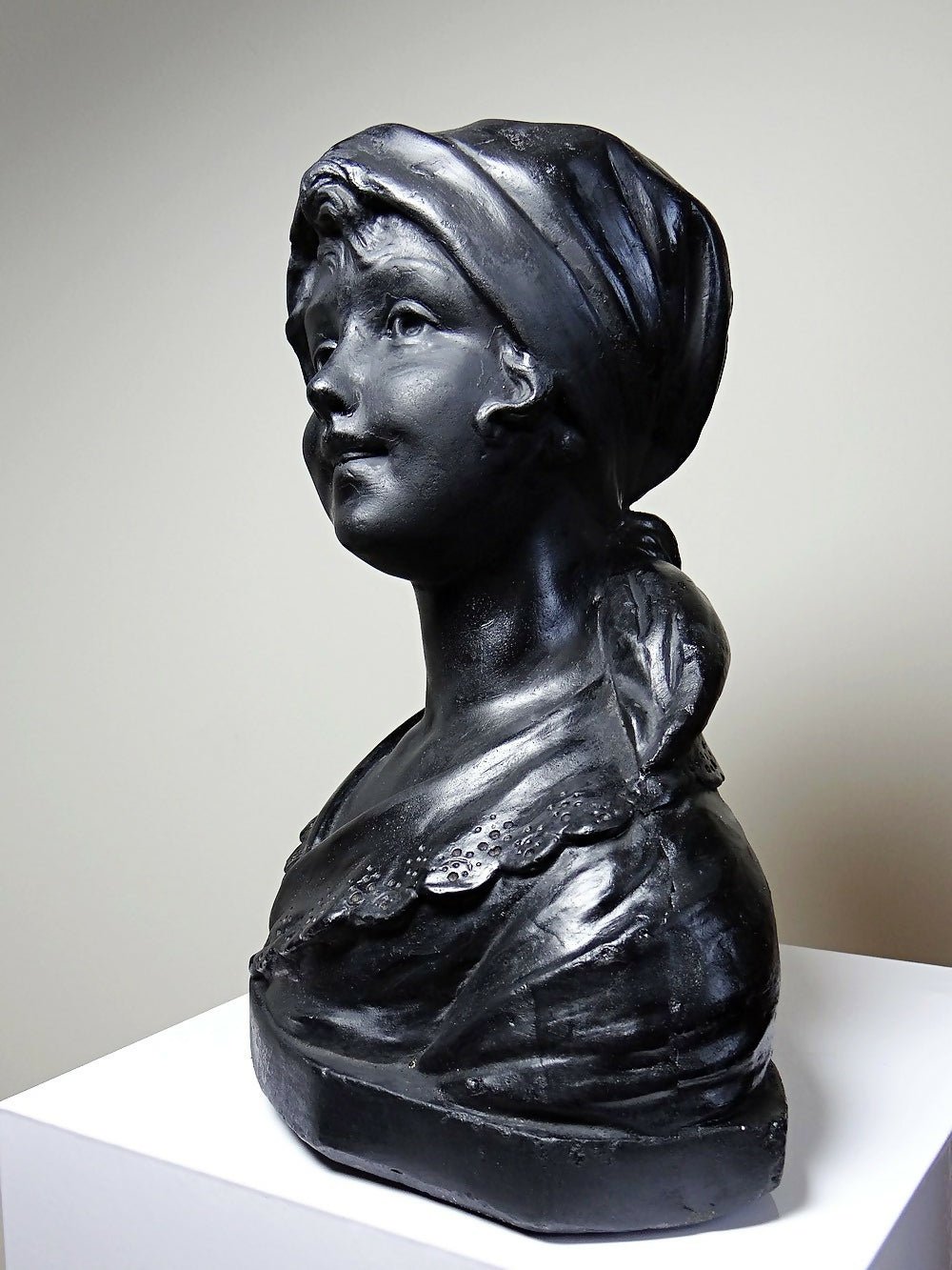 Buste de jeune femme en plâtre 1900 - 1930 monochrome Citti & Frère - Ethic Atelier