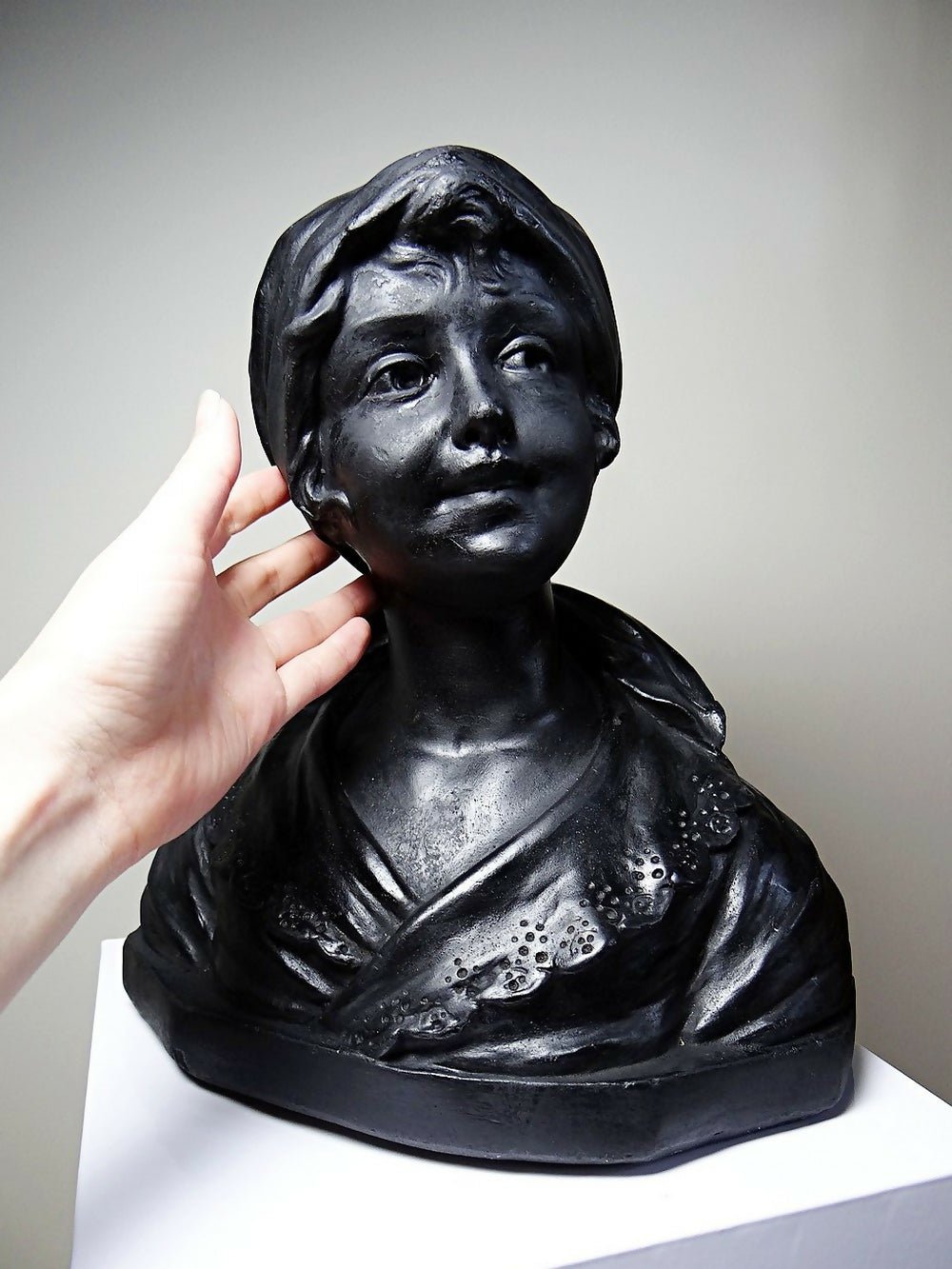 Buste de jeune femme en plâtre 1900 - 1930 monochrome Citti & Frère - Ethic Atelier