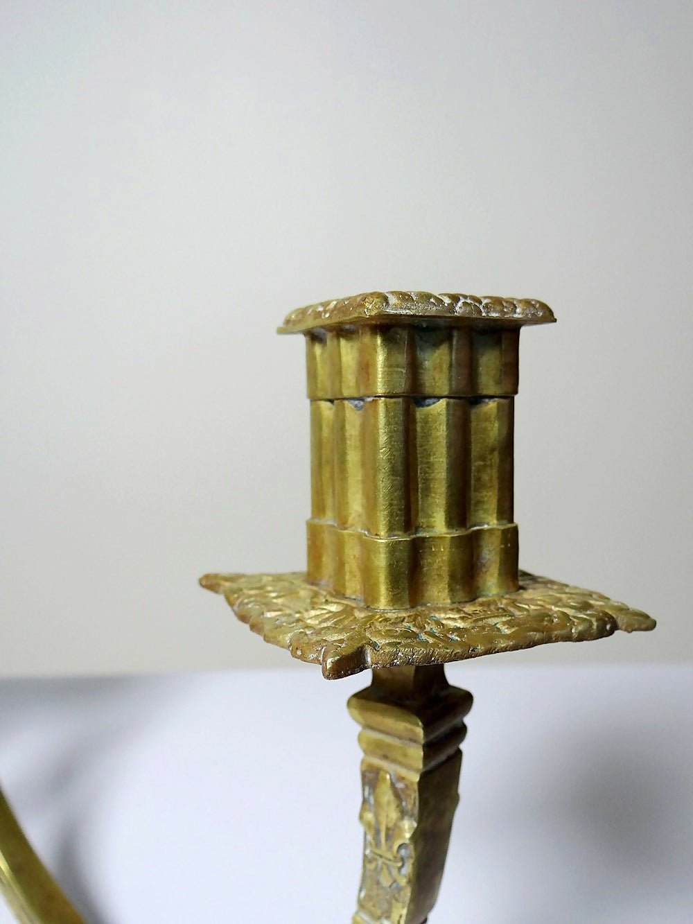 Chandelier mural 2 flammes style Haute Epoque XIXe bronze doré "à la financière" - Ethic Atelier