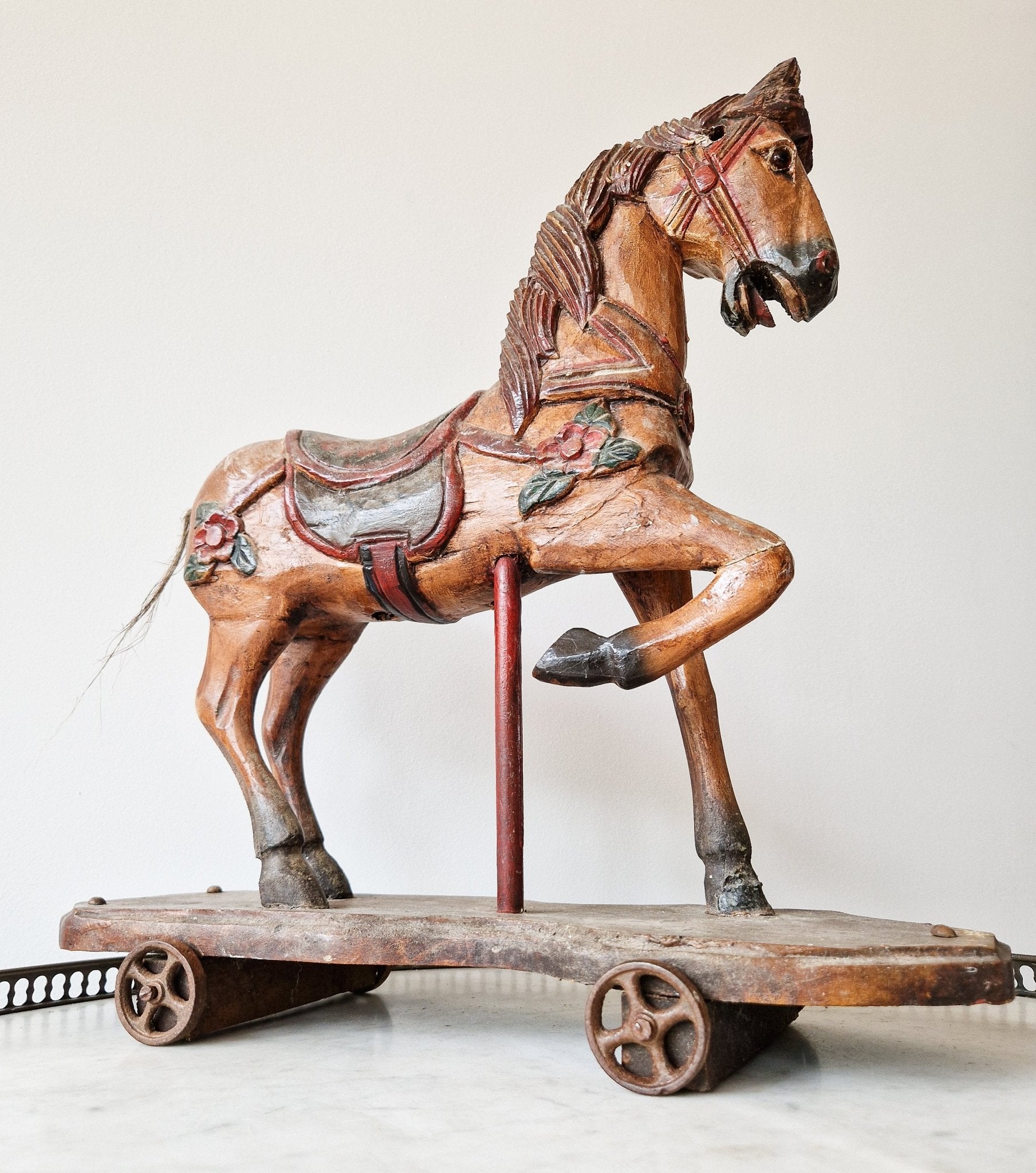 Cheval en bois ancien 1900 en bois polychrome, cheval carrousel jouet - Ethic Atelier