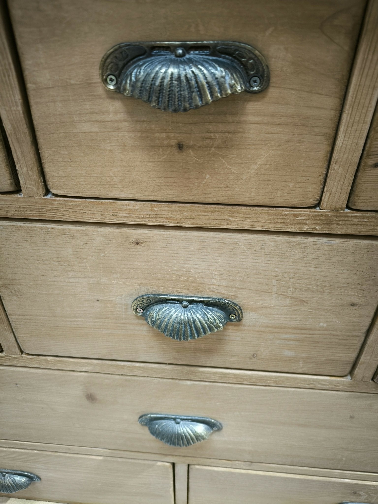 Commode en pin à 13 tiroirs - Ethic Atelier