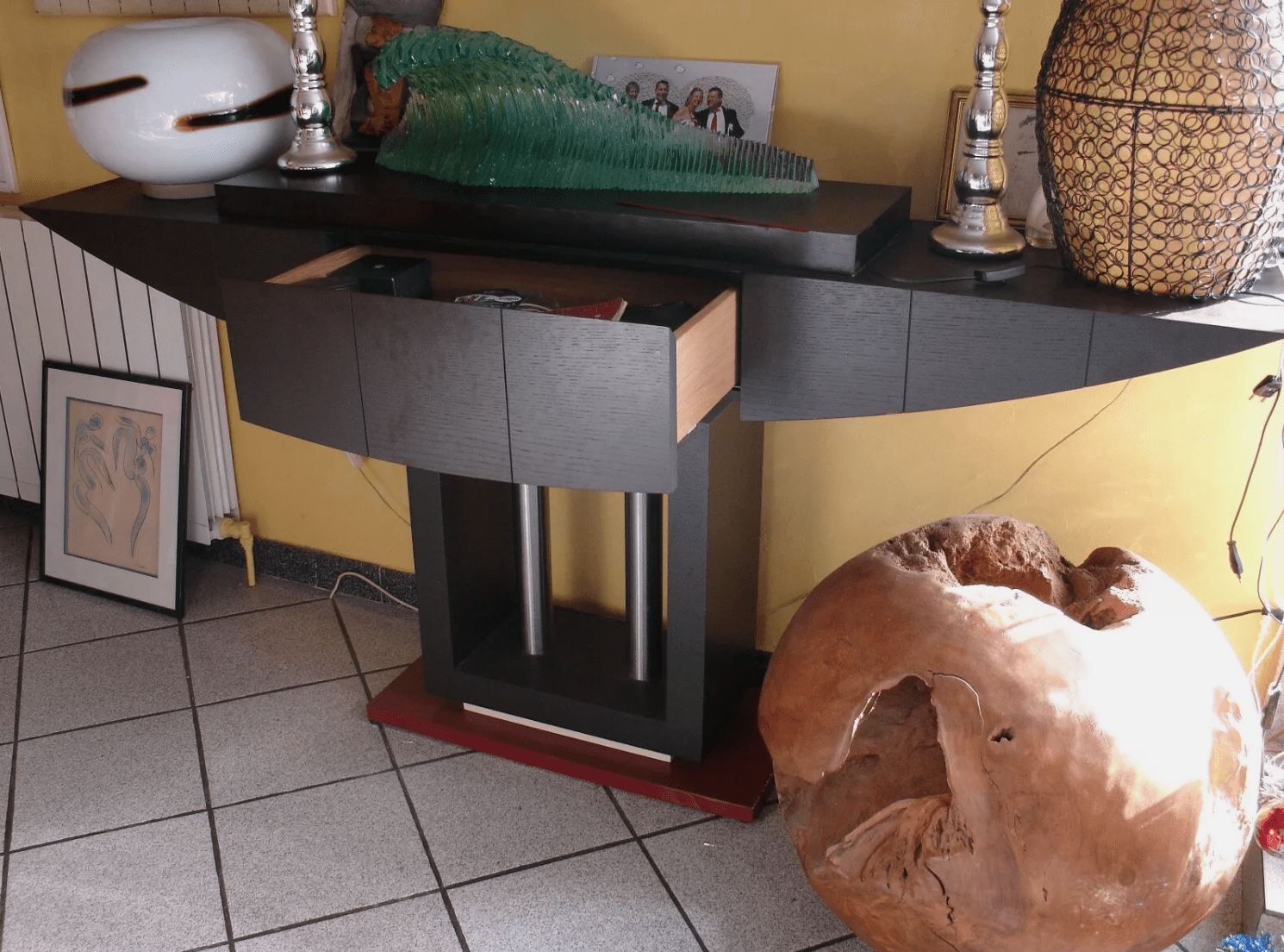 Console en Frêne Noirci avec Colonnes en Acier Chromé - Ethic Atelier