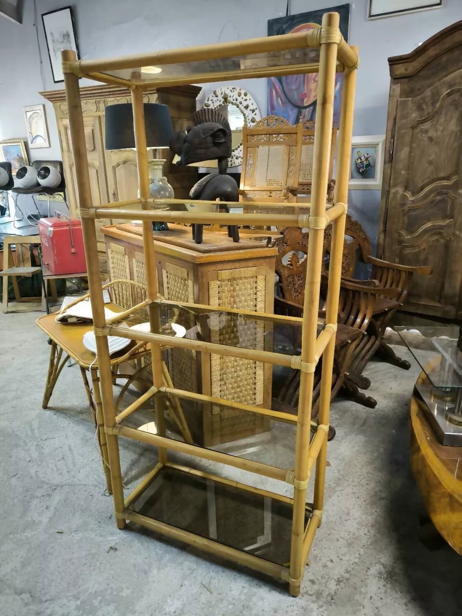 Étagère bibliothèque en bambou et verre fumé vers 1970 - Ethic Atelier