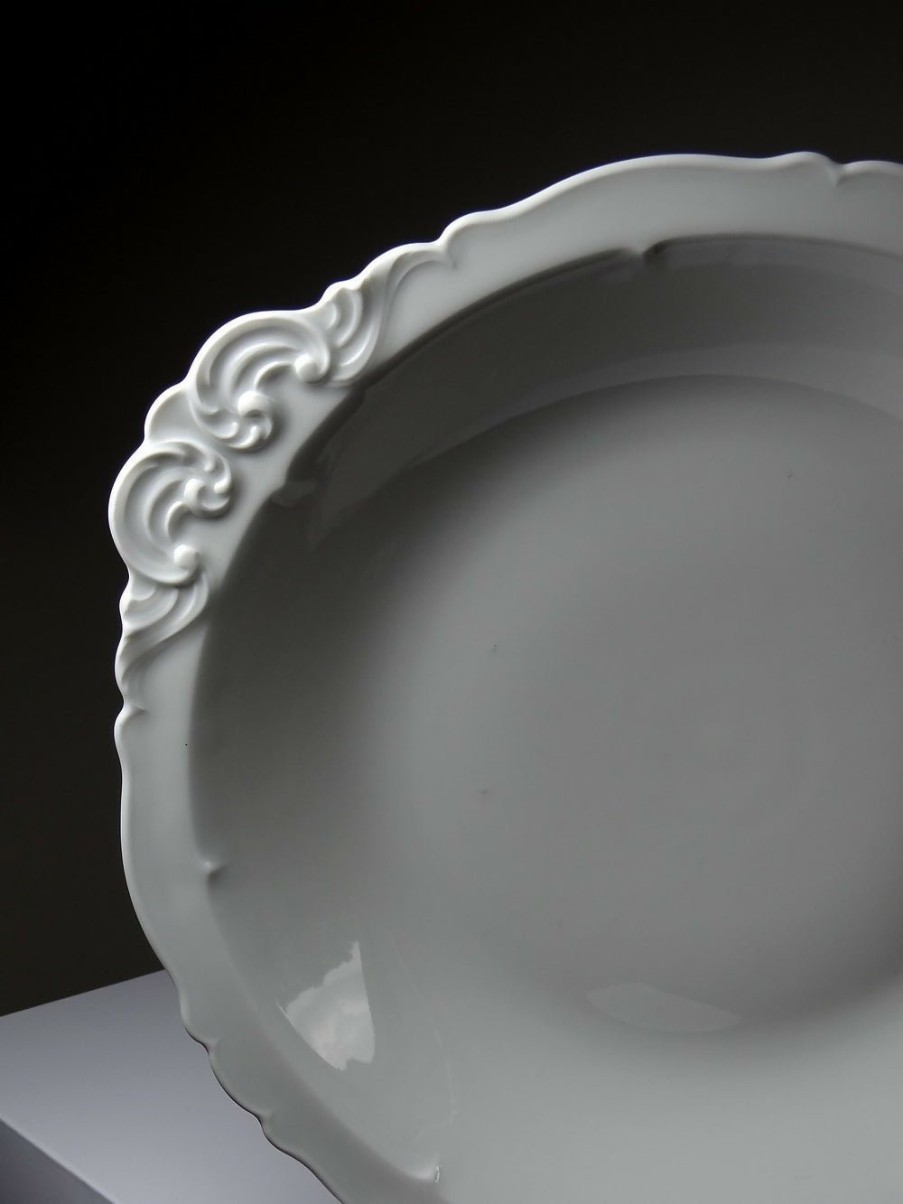 Grand plat de service creux porcelaine fine de Limoges blanche vintage/ancien - Ethic Atelier