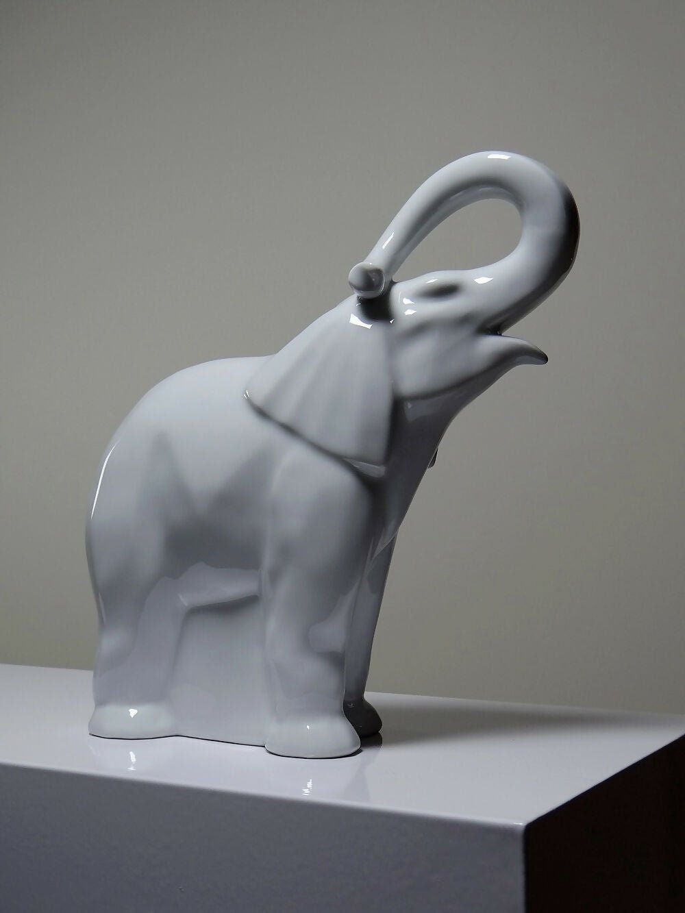 Grand sujet éléphant en porcelaine fine de Limoges - Ethic Atelier - Ethic Atelier