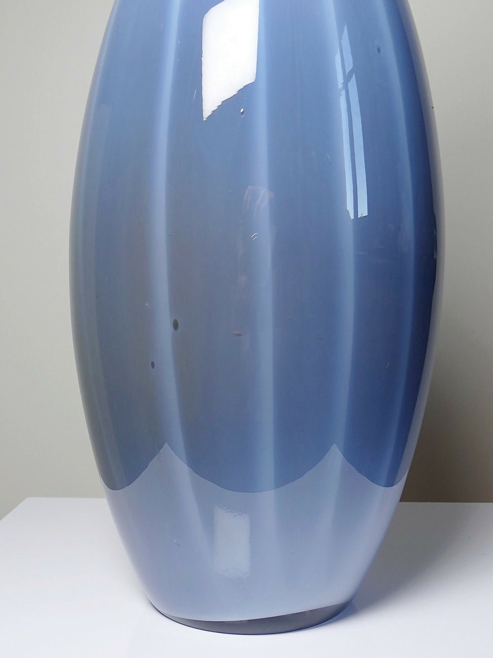 Grand vase poire vintage verre fumé doublé d'opaline bulle de savon Murano - Ethic Atelier