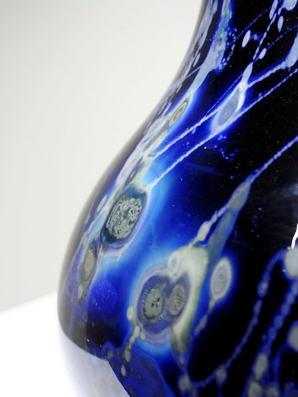 Grand vase verrerie d'art violet à inclusions paillerons d'argent vintage - Ethic Atelier