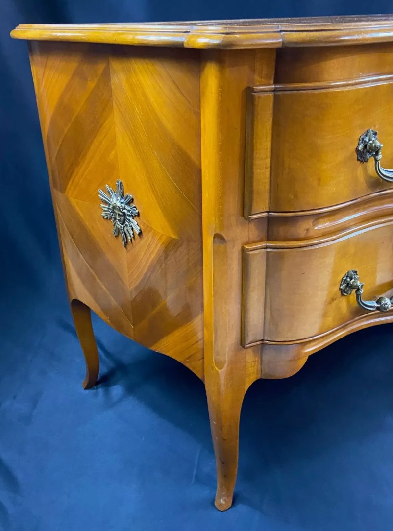 Grande commode sauteuse à profil arbalète en merisier, style Louis XV - Ethic Atelier