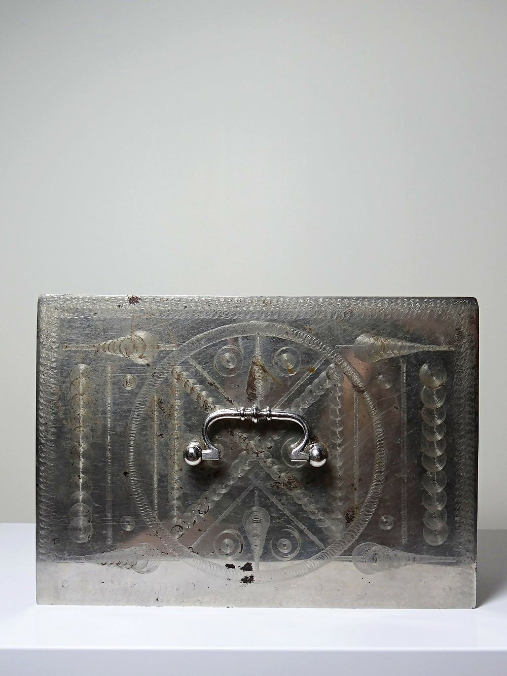 Gros coffre fort portable/caisse ancienne XIXe - XXe métal argenté - Ethic Atelier