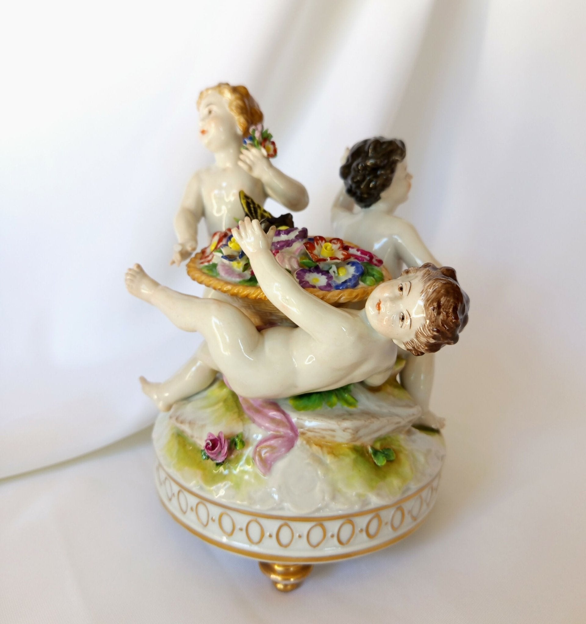 Groupe de putti en Porcelaine Aelteste Volkstedt - 1ere moitié du XXe siècle - Ethic Atelier