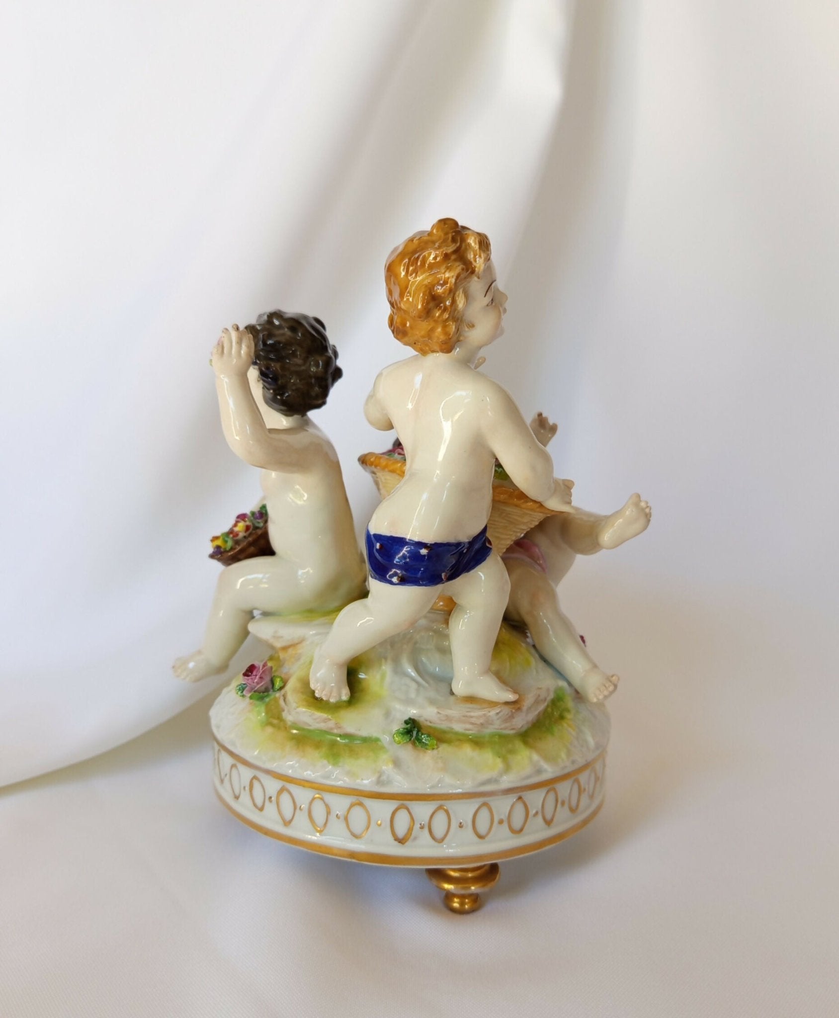 Groupe de putti en Porcelaine Aelteste Volkstedt - 1ere moitié du XXe siècle - Ethic Atelier