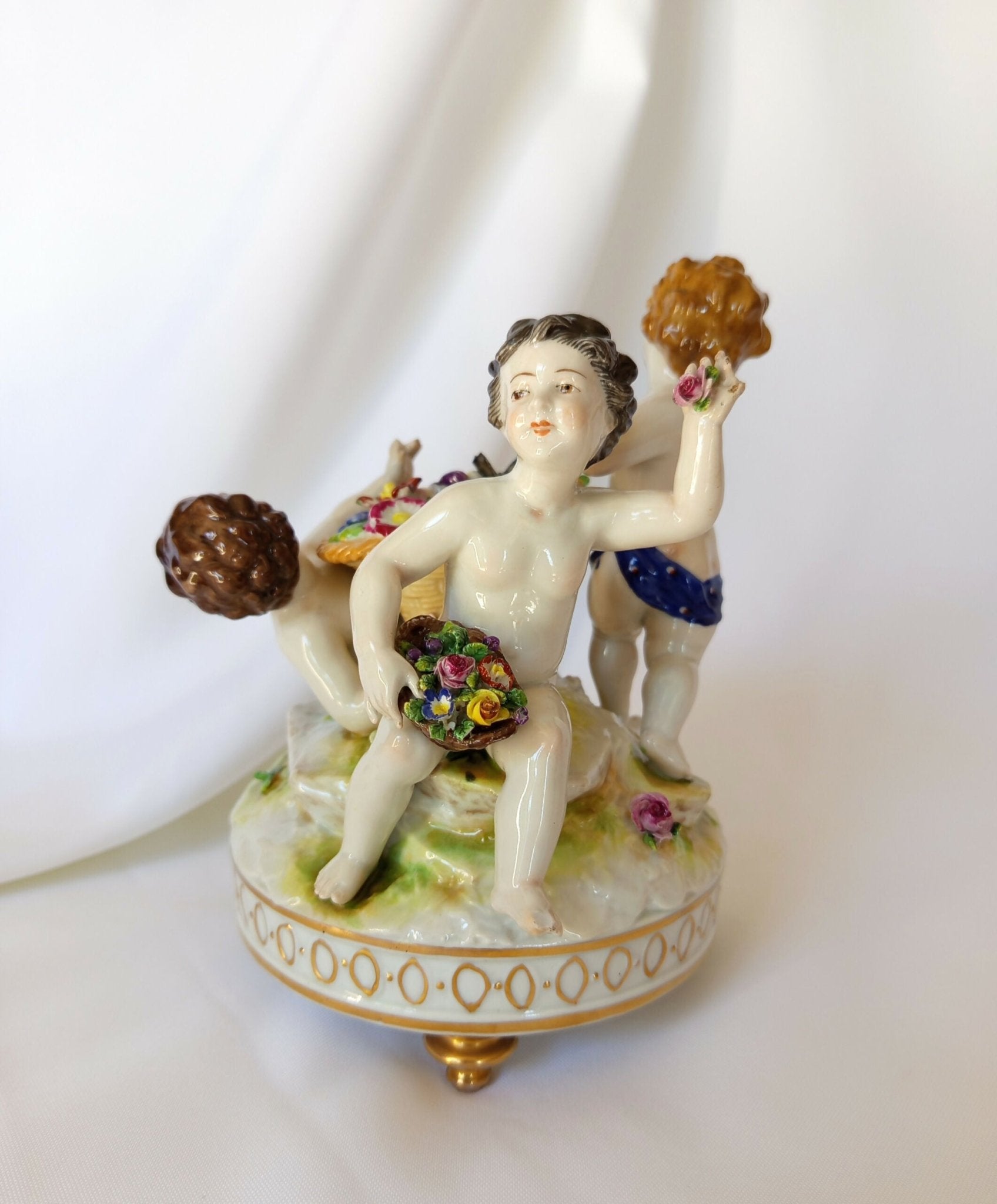 Groupe de putti en Porcelaine Aelteste Volkstedt - 1ere moitié du XXe siècle - Ethic Atelier