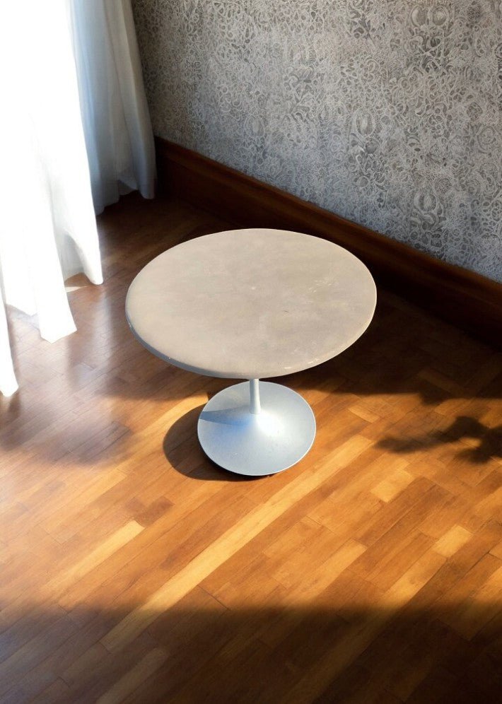 Guéridon pied tulipe en aluminium dans le Goût d'Eero Saarinen vers 1970 - Ethic Atelier