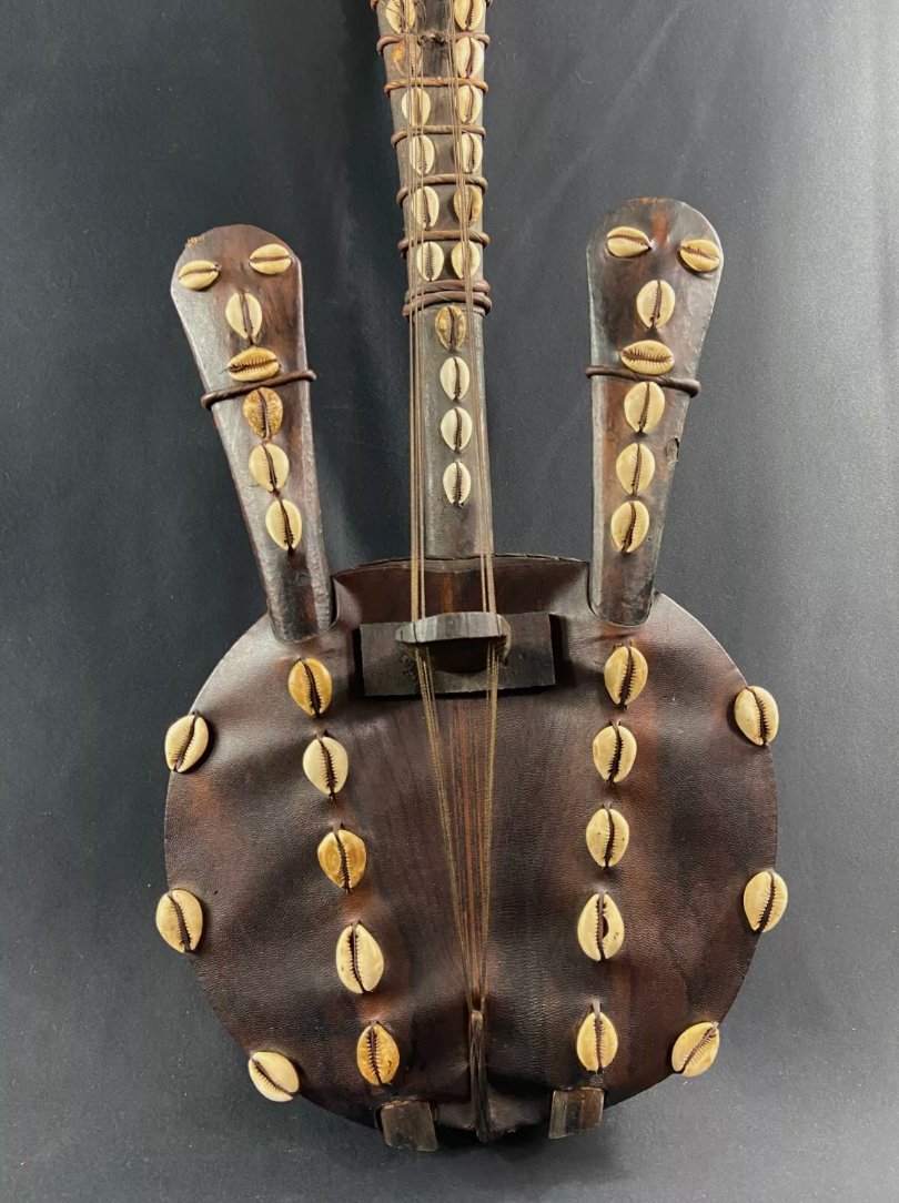 Guitare Africaine Kora Mandinka en Bois avec Décor de Cauris – Gabon - Ethic Atelier