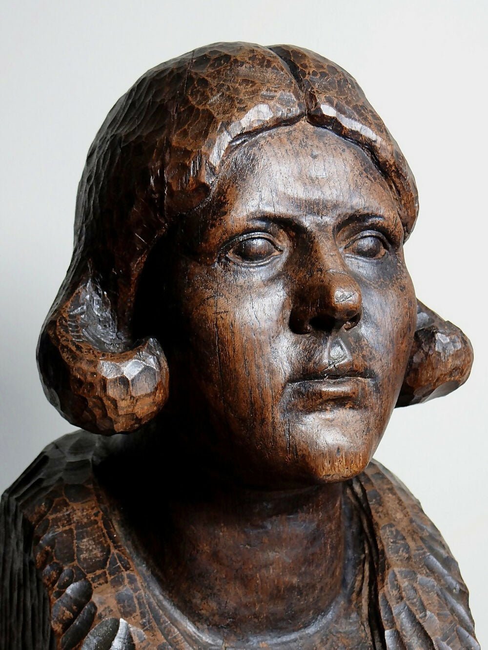 Imposant buste de femme en bois massif sculpté à la gouge XIXe - Ethic Atelier