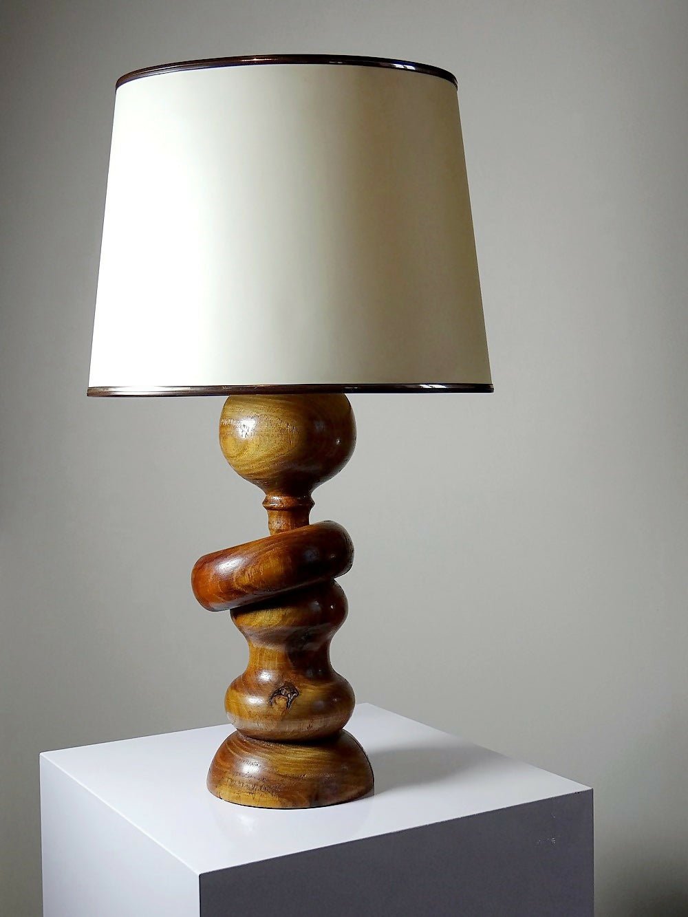 Imposante lampe style scandinave vintage designe bois tourné sculpté avec anneau - Ethic Atelier