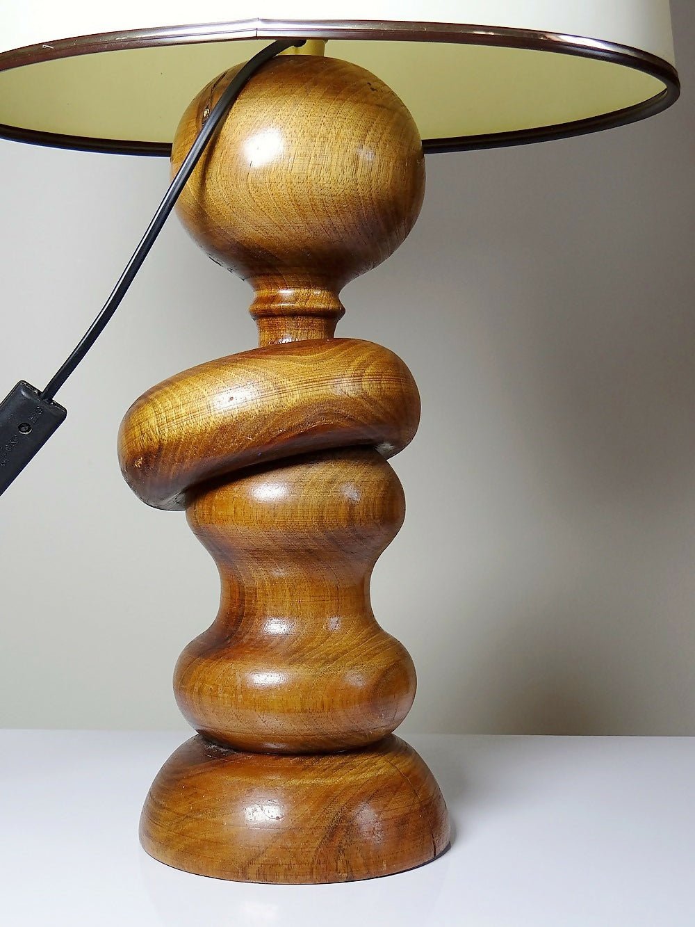 Imposante lampe style scandinave vintage designe bois tourné sculpté avec anneau - Ethic Atelier