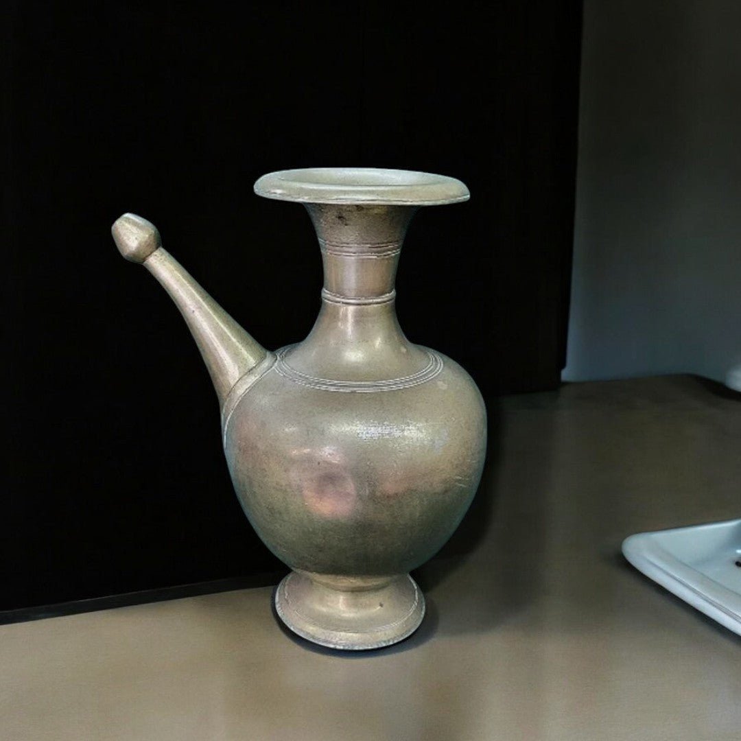 Joli et Ancien Pichet en Bronze - Ethic Atelier