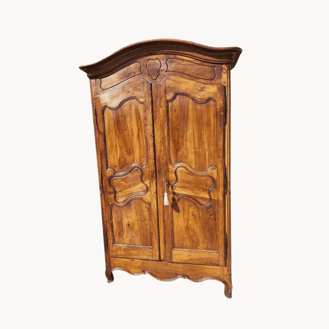 Jolie Armoire Louis XV - Chapeau de Gendarme en Noyer - Ethic Atelier